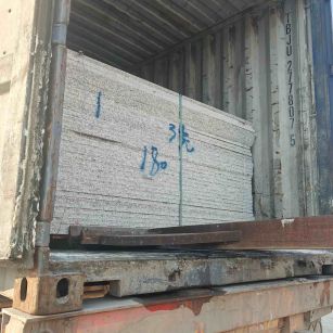 铜川 芝麻白花岗岩石材3.0公分光面毛板装柜出货