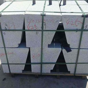 铜川 芝麻白异形坐凳，石凳