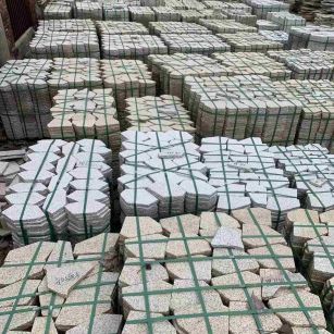 铜川 黄金麻白麻花岗岩荔枝面地铺石(冰裂纹)