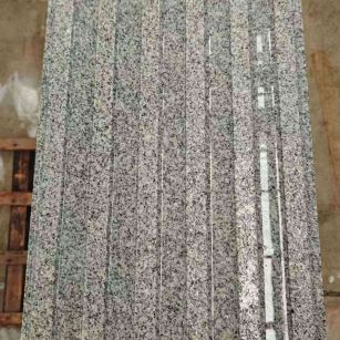 铜川 芝麻白花岗岩荔枝面雕刻盲道，盲条