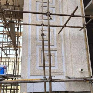 铜川 黄金麻花岗岩别墅外墙干挂回纹造型效果