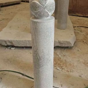 铜川 芝麻白花岗岩石材挡车石柱、停车柱、圆柱挡车柱、方柱挡车柱等