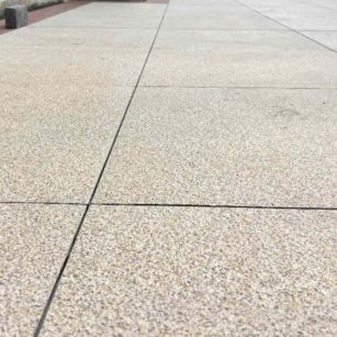 铜川 黄金麻花岗岩石板材荔枝面地面铺装效果