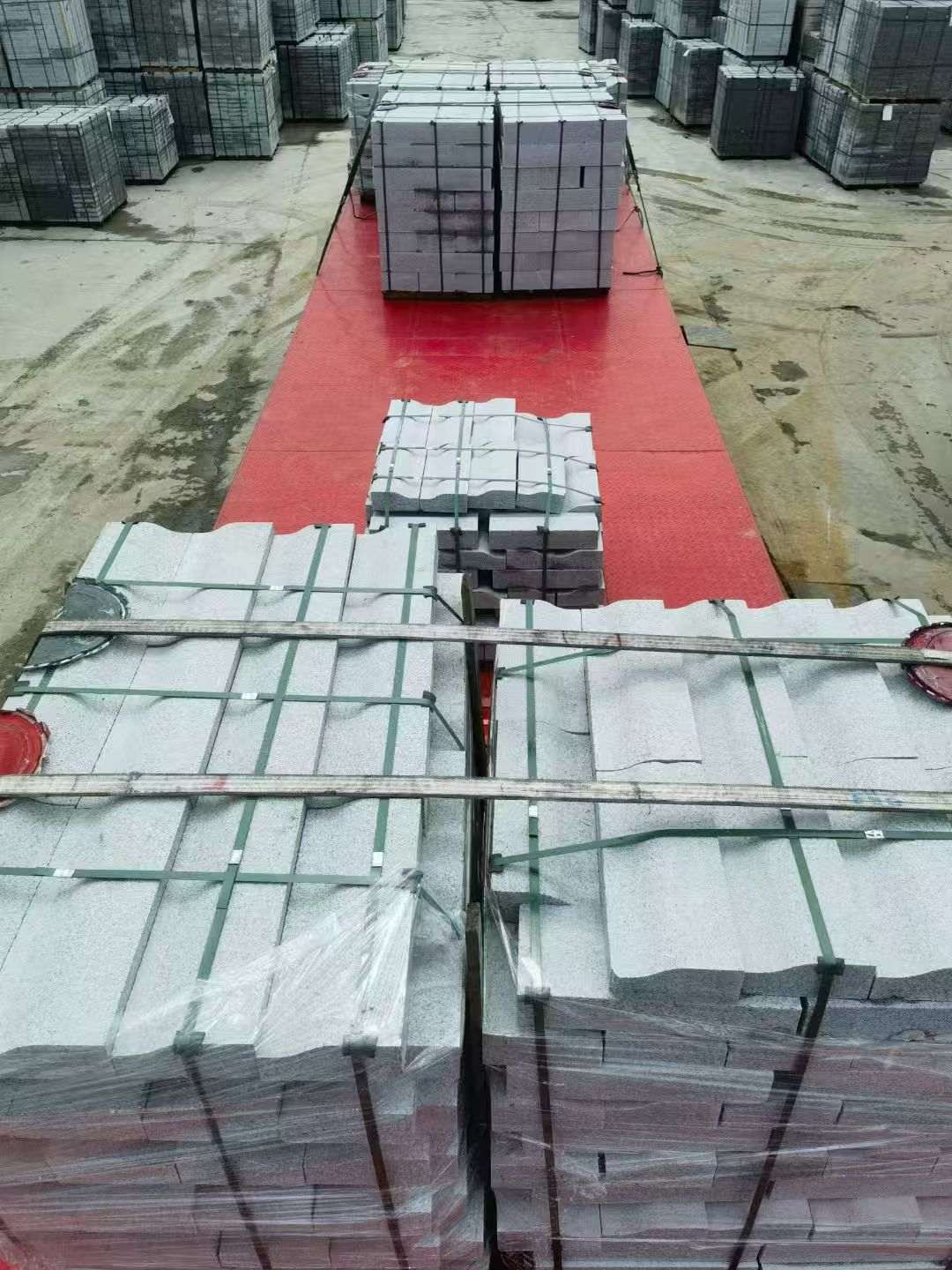 铜川 芝麻白仿形加直形路沿石出货日常