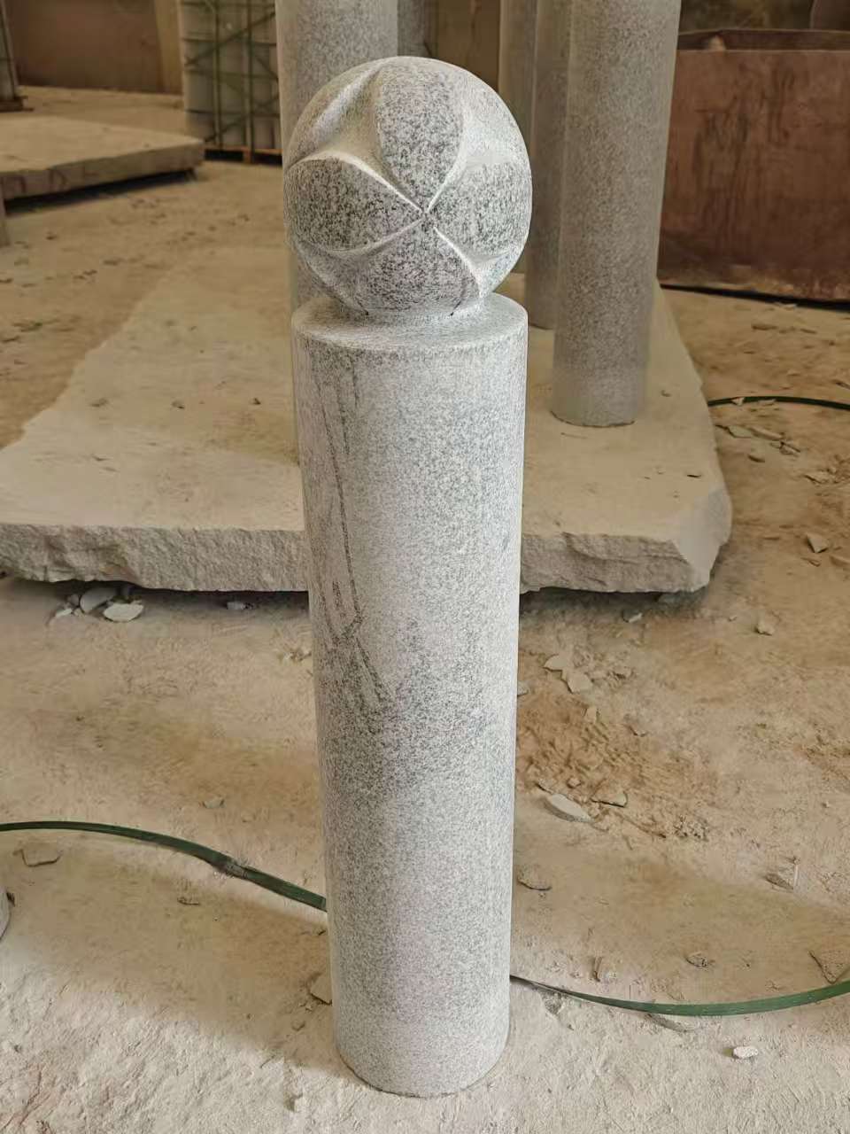 铜川 芝麻白花岗岩石材挡车石柱、停车柱、圆柱挡车柱、方柱挡车柱等