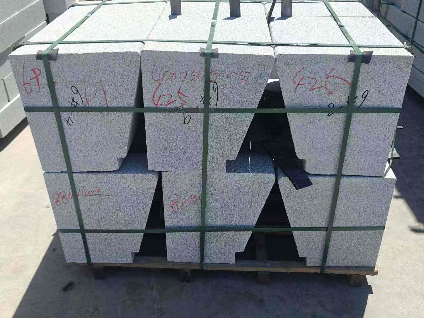 铜川 芝麻白异形坐凳，石凳