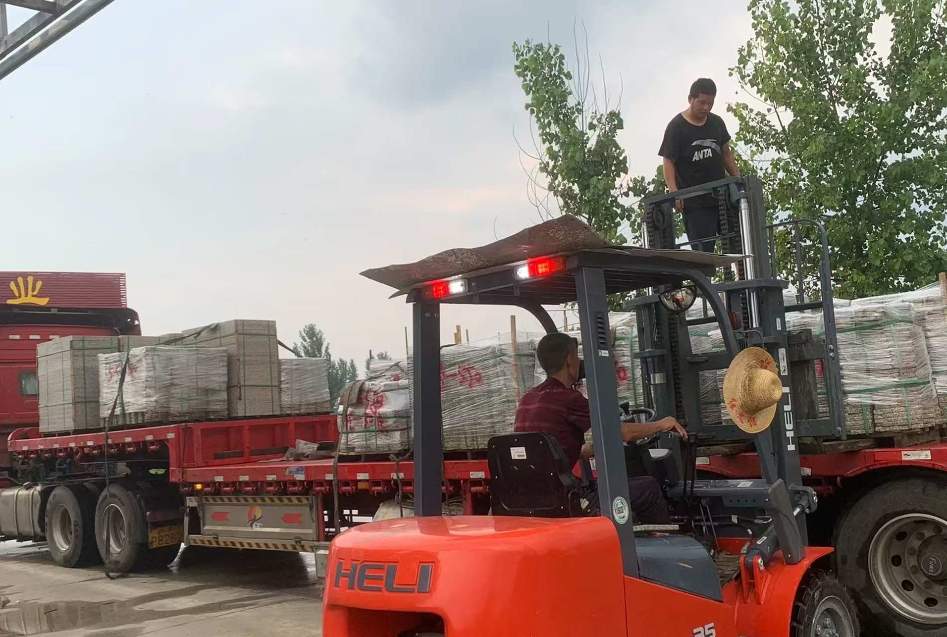 铜川 黄金麻冰裂纹，地铺石装车