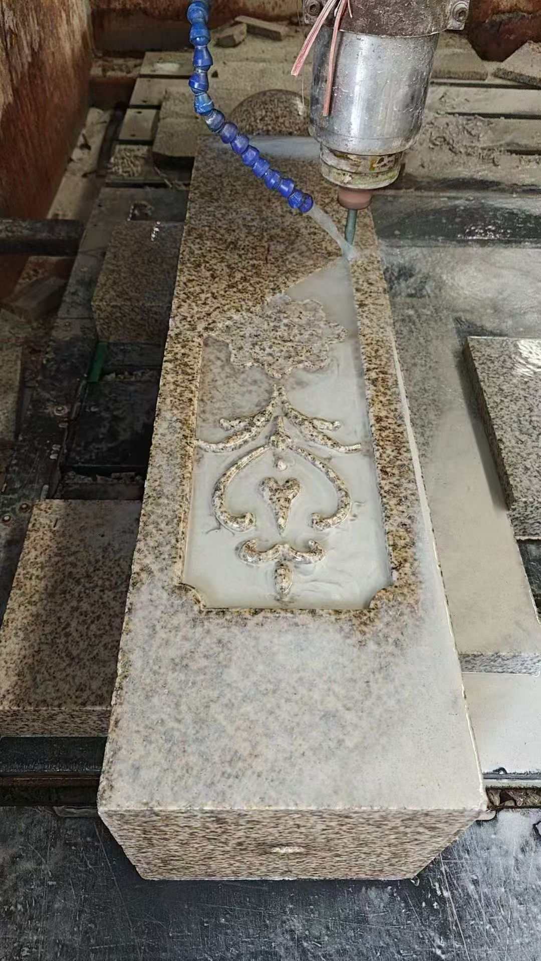 铜川 黄金麻花岗岩异形加工雕刻栏杆大柱