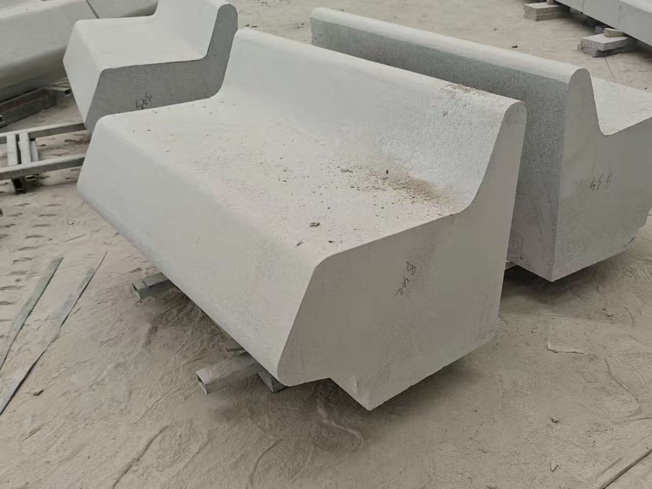 铜川 芝麻白花岗岩异形坐凳，石凳