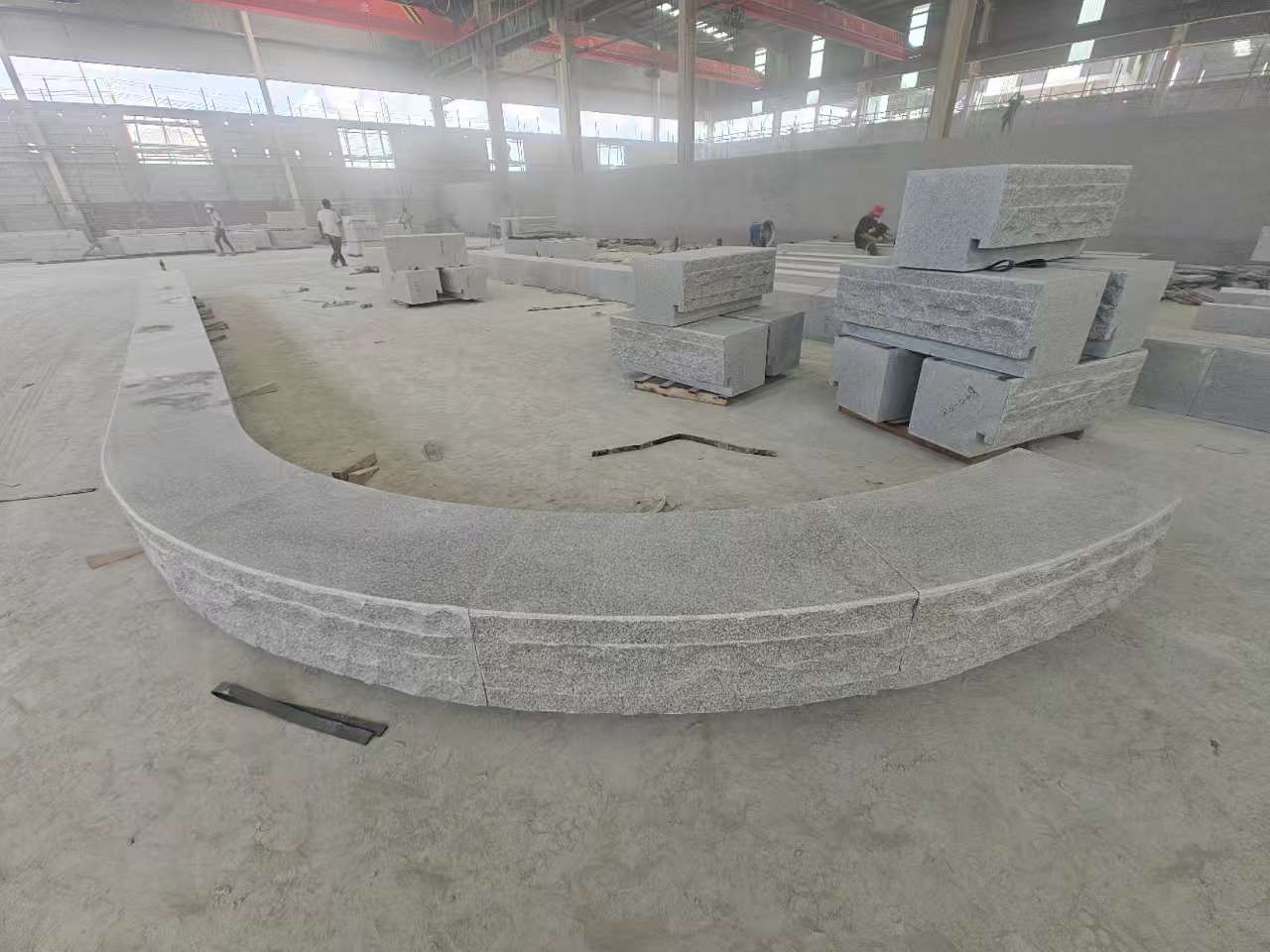 铜川 芝麻白异形坐凳，自然面光面弧形加工