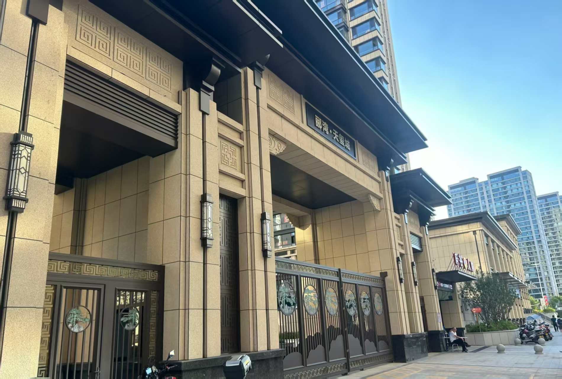 铜川 黄金麻花岗岩荔枝面小区门楼外墙干挂