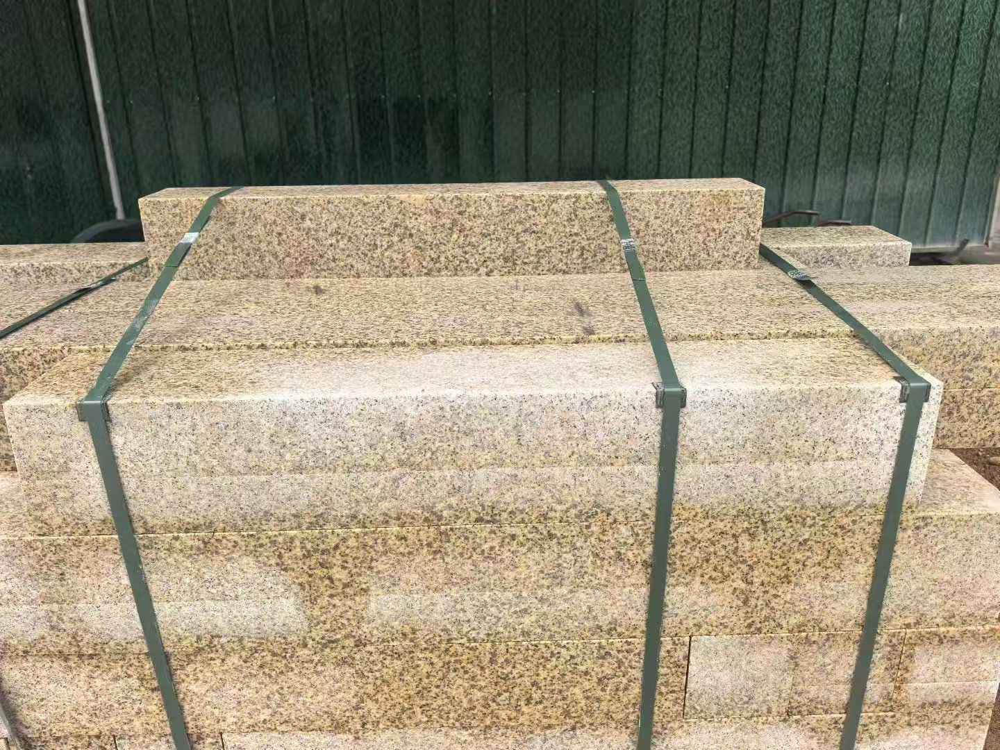 铜川 黄金麻花岗岩石材机切面栏杆料半成品