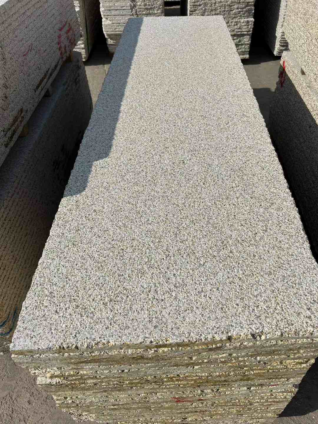 铜川 黄金麻花岗岩荔枝面毛板，半成品