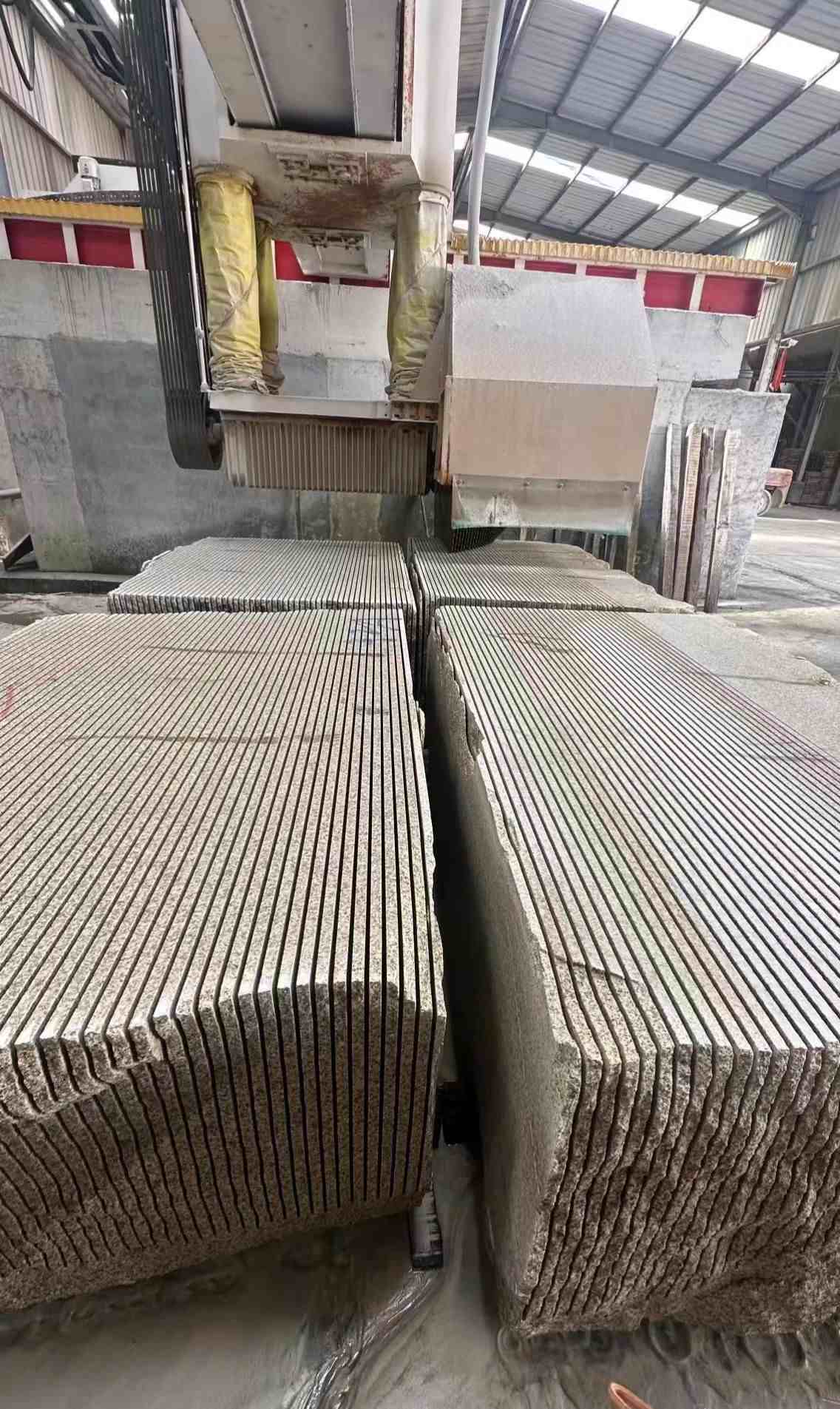 铜川 车间生产日常，黄金麻白麻花岗岩