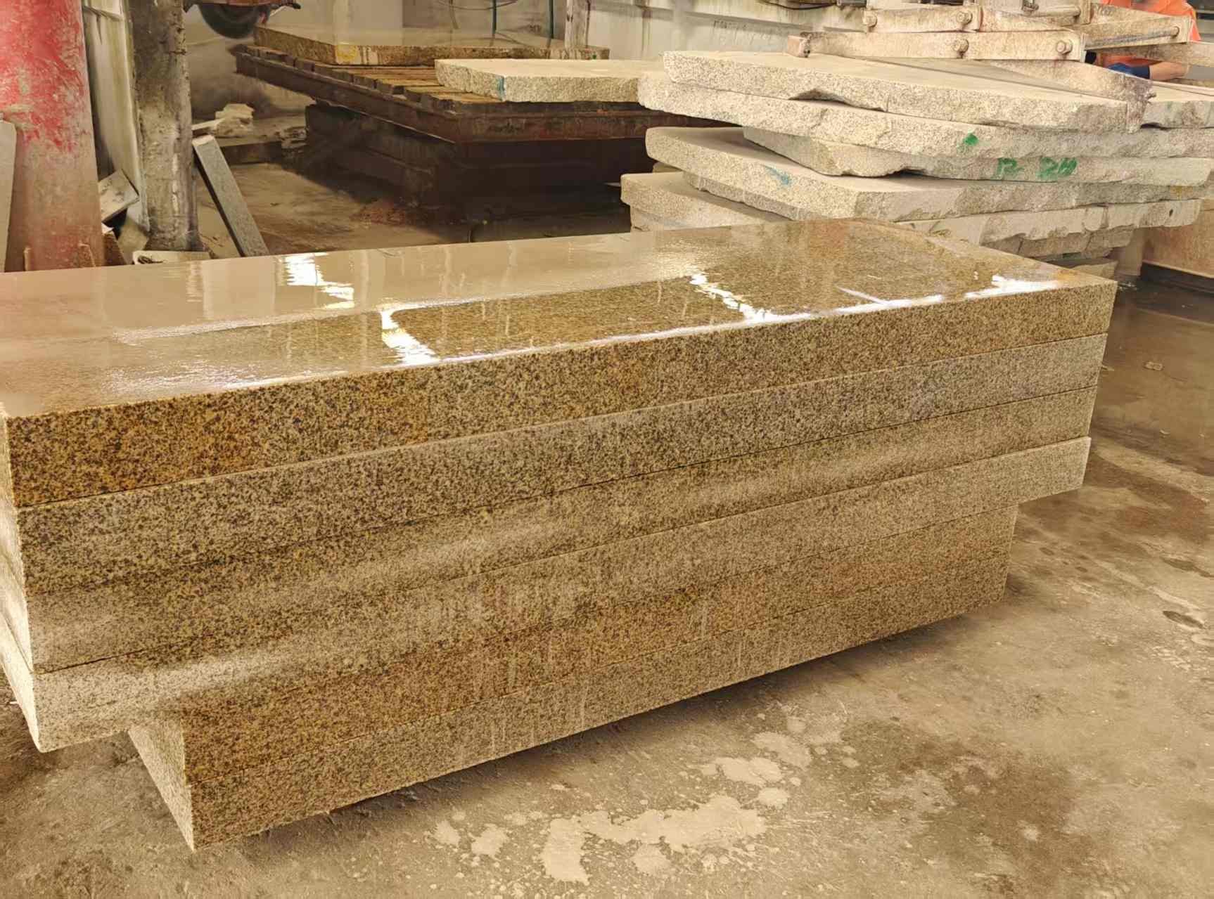 铜川 黄金麻栏杆料半成品加工中